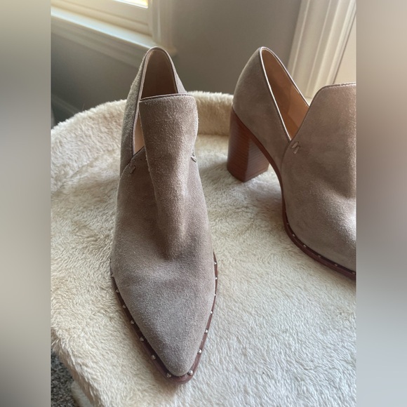 SCHUTZ Shoes - Schutz Suede Woman’s Shoes in Sz 7 with a leather Sole